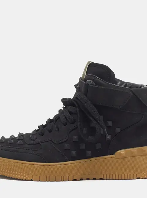 Valentino Rockstud Size 40 Black Nubuck Leather High Top Sneakers