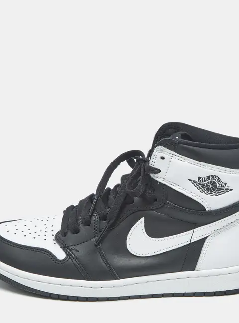 Air Jordans Black Leather Jordan 1 Retro High OG Black White Sneakers Size 41