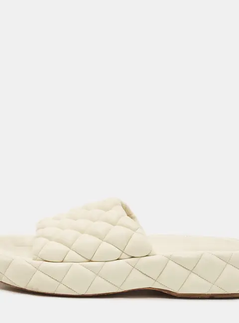 Bottega Veneta Size 39 Cream Quilted Leather Flat Slide