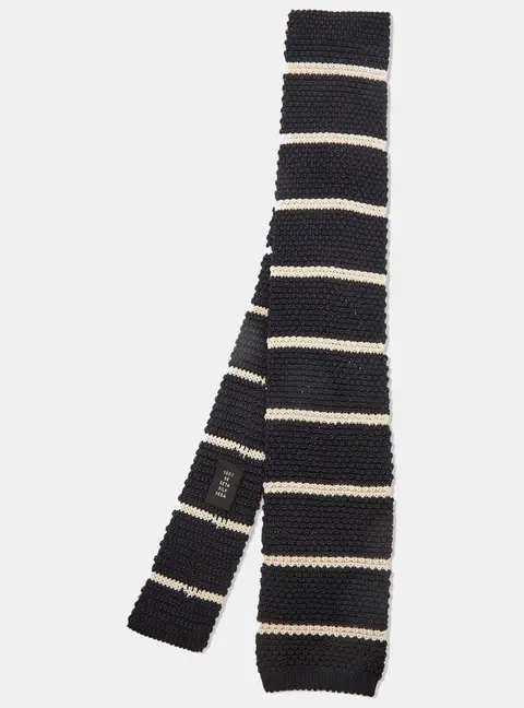 CH Carolina Herrera Navy Blue/Cream Striped Knit Silk Classic Tie