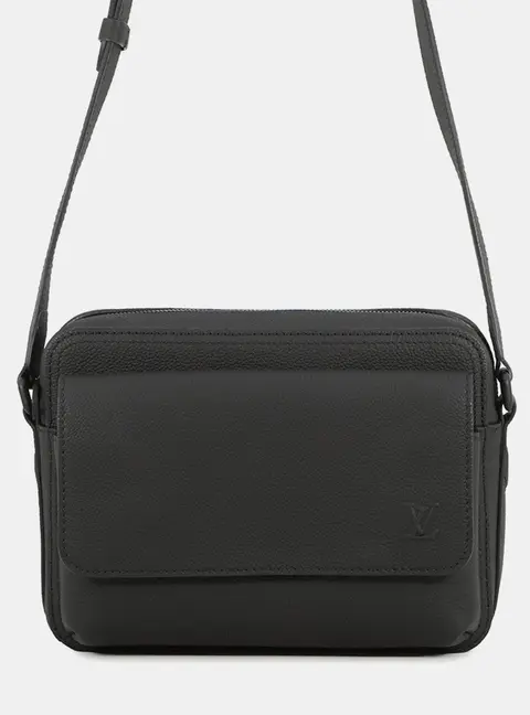 Louis Vuitton Boarding Messenger Black Waxy Calfskin Leather Crossbody Bag