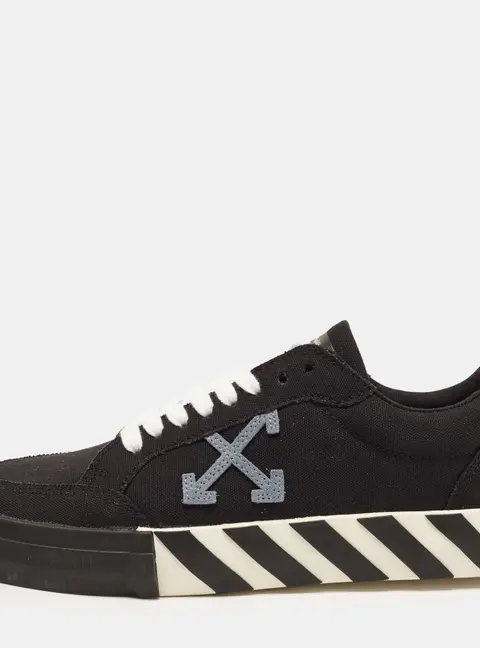 Off-White Vulcanised Size 41 Black Canvas Lace Up Sneakers