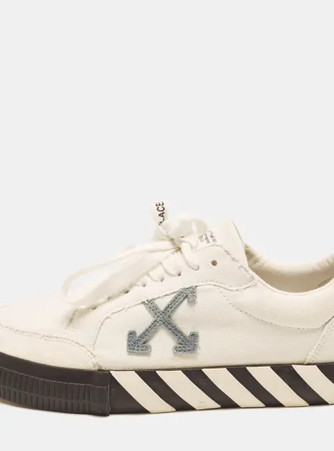 Off-White Vulcanized Size 42 White Canvas Low Top Sneakers