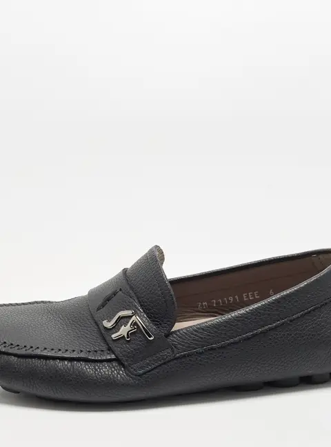 Salvatore Ferragamo Gancini Size 40 Black Leather Loafers