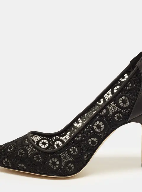 Manolo Blahnik Bbla Size 37 Black Lace and Fabric Pumps