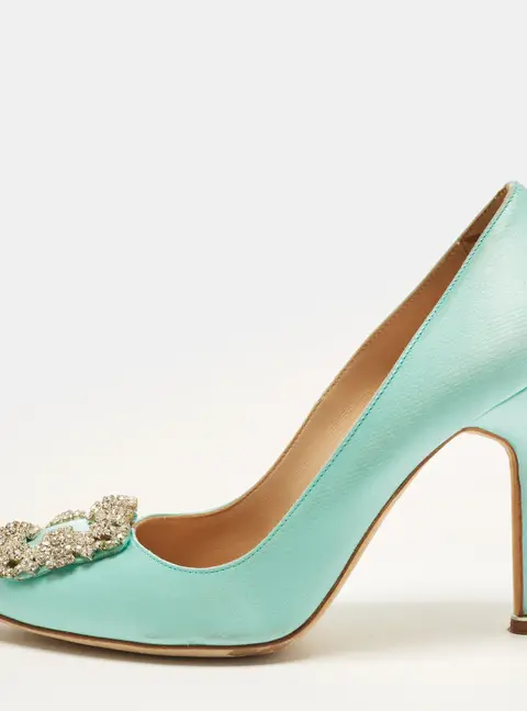 Manolo Blahnik Hangisi Size 38.5 Aqua Blue Satin Crystal Embellished Pumps