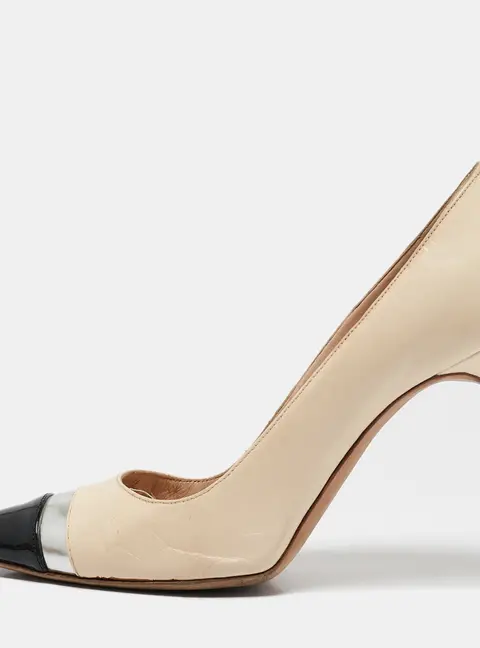 Manolo Blahnik Cream/Black Leather Pointed Toe Pumps Size 37