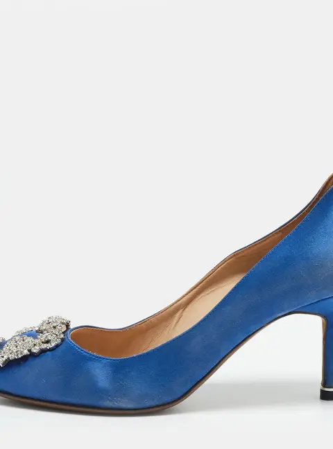 Manolo Blahnik Hangisi Size 35 Blue Satin Crystal Embellished Pumps