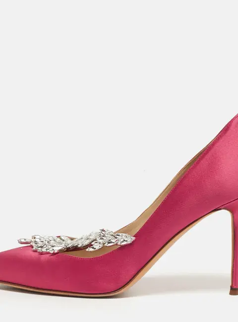 Manolo Blahnik Nadira Size 38.5 Pink Satin Jewel Embellished Pointed Toe Pumps