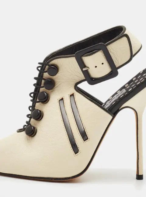 Manolo Blahnik Size 36 Cream/Black Leather Peep Toe Slingback Sandals
