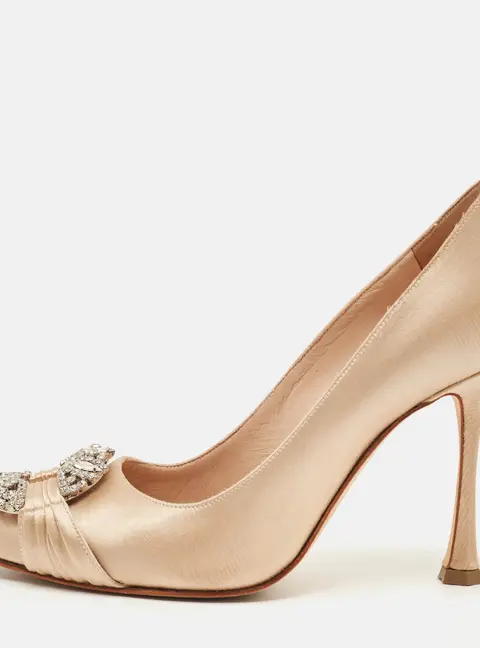 Manolo Blahnik Maide Size 35.5 Beige Satin Pumps
