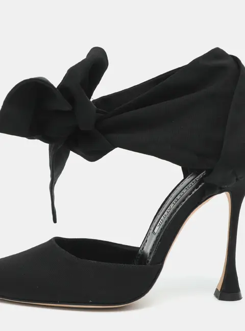 Manolo Blahnik Size 36 Black Fabric Wrap Pumps