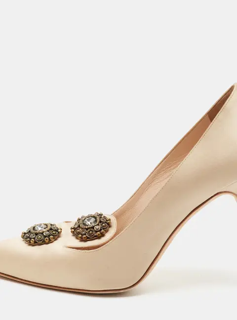 Manolo Blahnik Samara Size 41 Beige Satin Embellished Pumps
