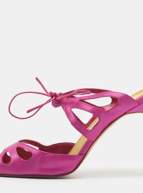 Manolo Blahnik Size 40 Pink Satin Ankle Wrap Sandals