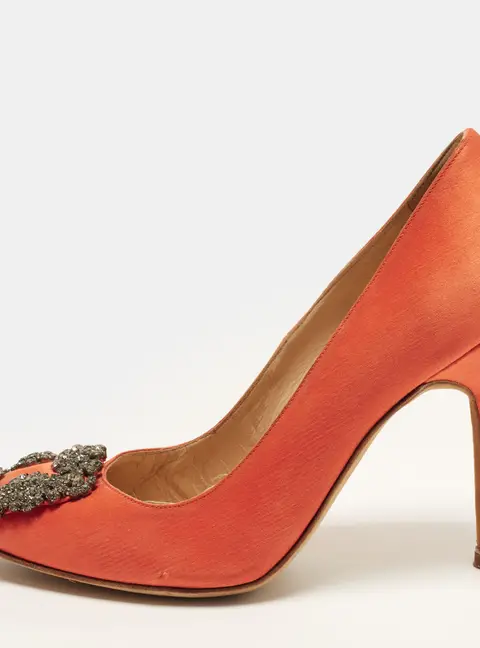 Manolo Blahnik Hangisi Size 35 Orange Satin Crystal Embellished Pumps