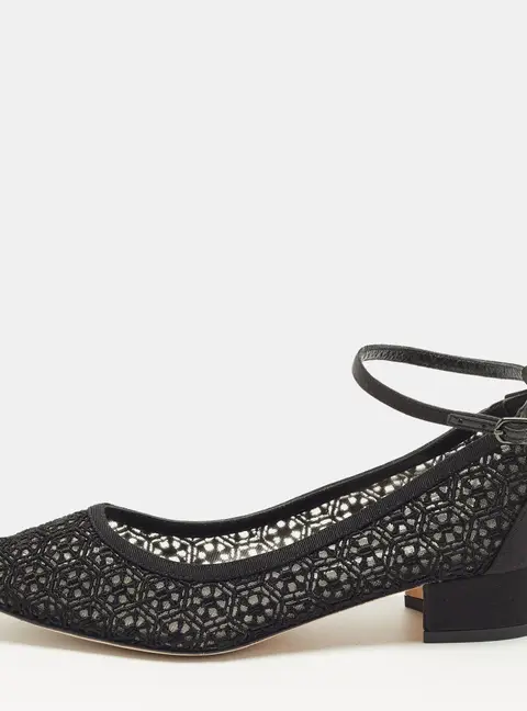 Manolo Blahnik Listana Size 37 Black Lace and Satin Block Heel Pumps