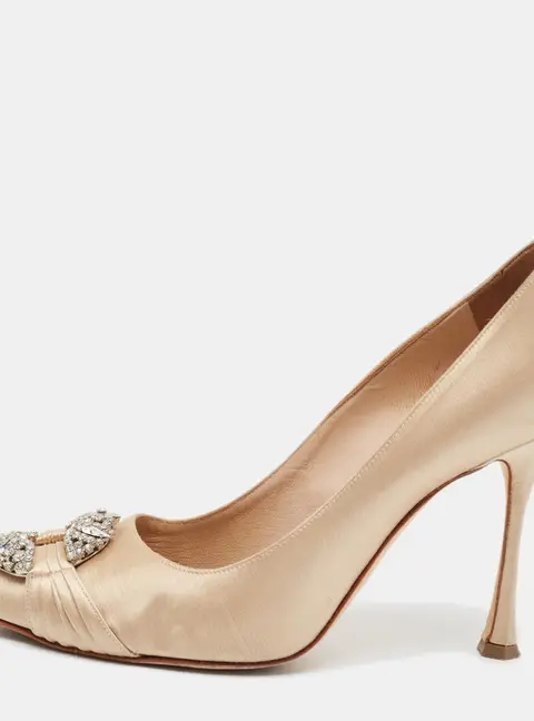 Manolo Blahnik Hangisi Size 40 Beige Satin Pumps