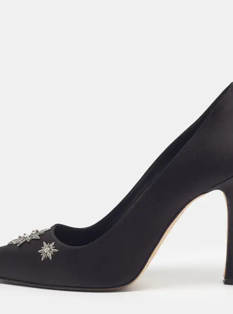 Manolo Blahnik Chilanghi Size 39 Black Satin Pumps