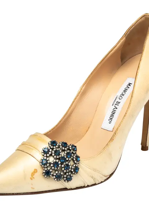 Manolo Blahnik Beige Satin Crystal Embellished Pointed Toe Pumps Size 37