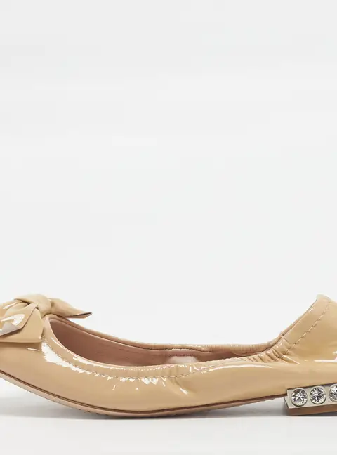 Miu Miu Size 36 Beige Patent Leather Bow Crystal Embellished Scrunch Ballet Flats