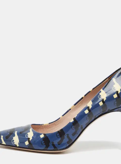 Miu Miu Size 38.5 Blue/Cream Patent Leather Pointed Toe Pumps