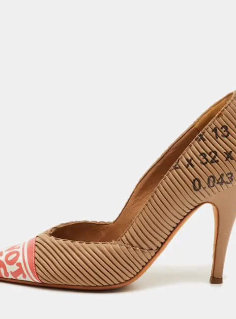 Moschino Size 38 Brown Leather Pleated Pointed Toe Pumps