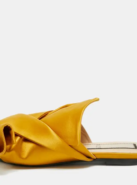 N&deg;21 Raso Knot Size 36 Yellow Satin Flat Slides