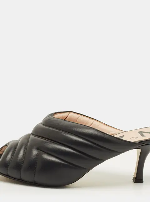 N21 Size 41 Black Quilted Leather Mules