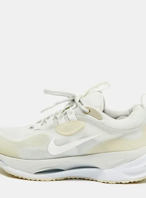 Nike LeBron Spark Photon Dust Size 37.5 White/Beige Fabric and Mesh Lace Up Sneakers