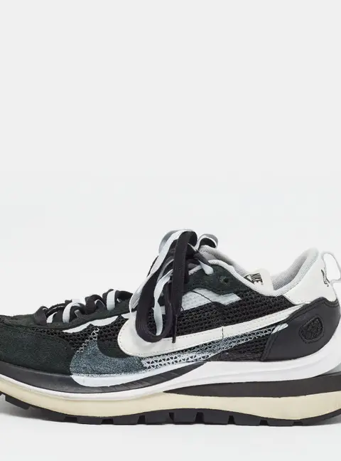 Nike LeBron Vapourwaffle Sacai Size 44.5 Black/White Mesh and Suede Lace Up Sneakers