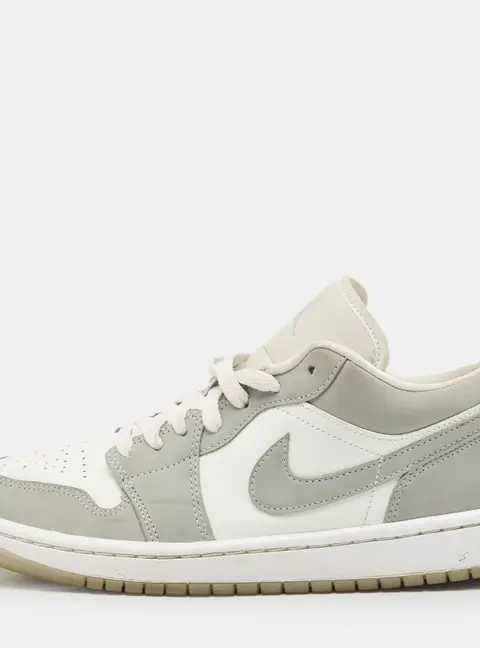 Air Jordans Grey/White  Leather Air Jordan 1 SE Lace Up Sneakers Size 40.5