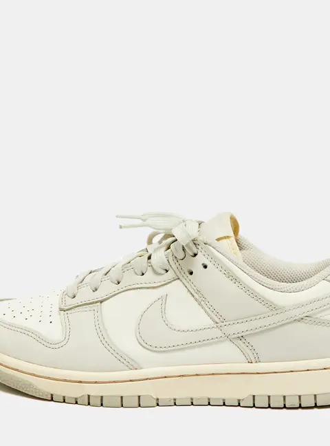 Air Jordans Jordan 1 Size 38.5 White/Grey Leather Nike Dunk Low  Nike Dunk Low Light Bone Lace Up Sneakers