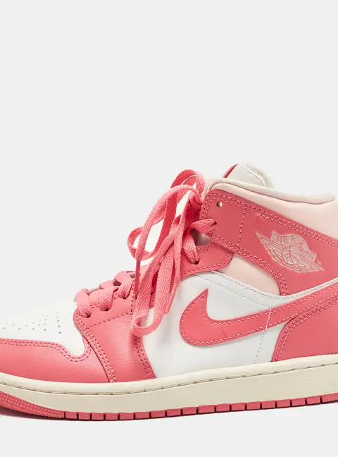 Air Jordans Jordan 1 Strawberries and Cream Size 38.5 Multicolor Leather Mid Top Sneakers