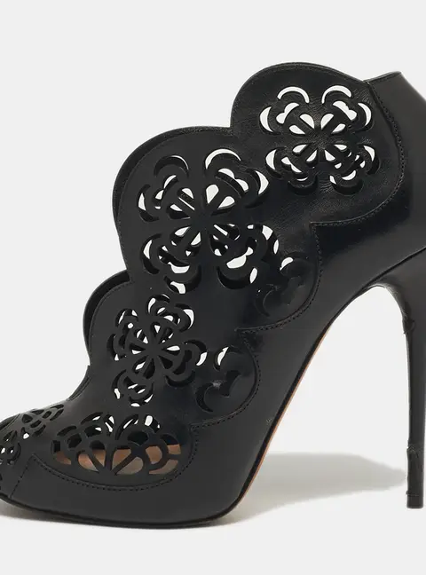 Alexander McQueen Size 38 Black Floral Laser Cut Leather Peep Toe Booties