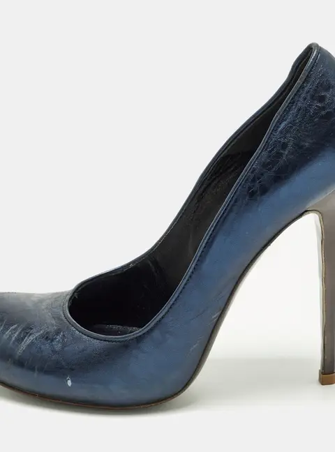Alexander McQueen Size 38.5 Metallic Blue Foil Leather Round Pumps