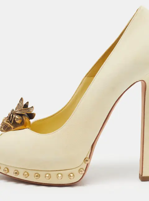 Alexander McQueen Skull Size 38 Yellow Suede Platform Pumps