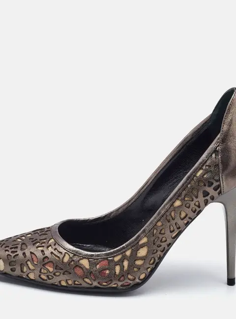 Burberry Metallic Grey Laser Cut Leather And Nova Check Pointed Toe Pumps Size 38