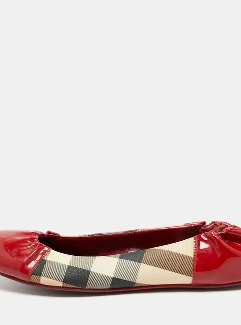 Burberry Red/Beige Patent Leather and Nova Check Canvas Scrunch Ballet Flats Size 38