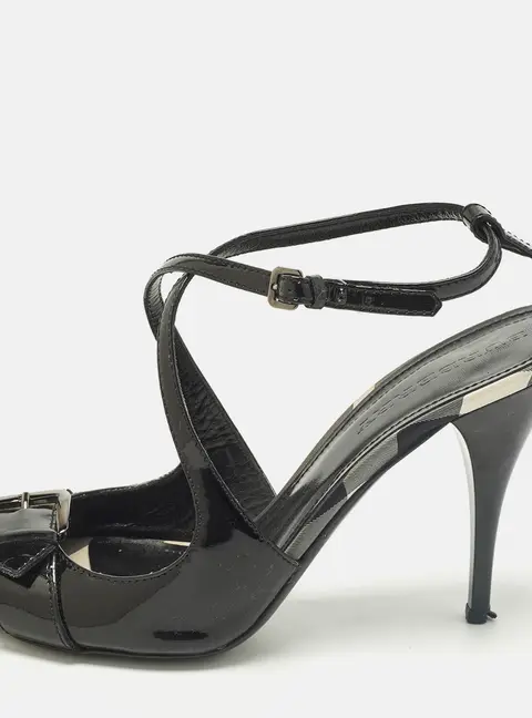 Burberry Size 41 Black Patent Leather Buckle Detail Strap Sandals