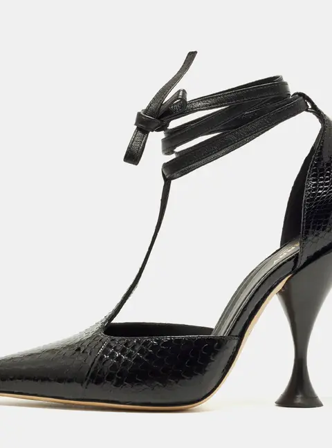 Burberry Welton Size 38.5 Black Snakeskin Leather Pumps