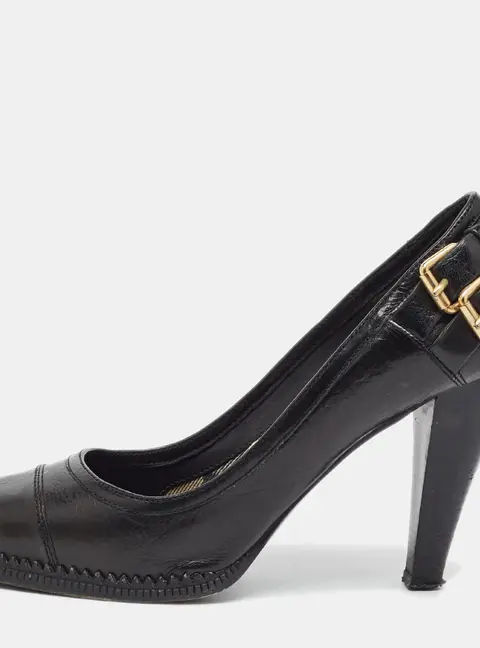 Burberry Size 38 Black Leather Pumps