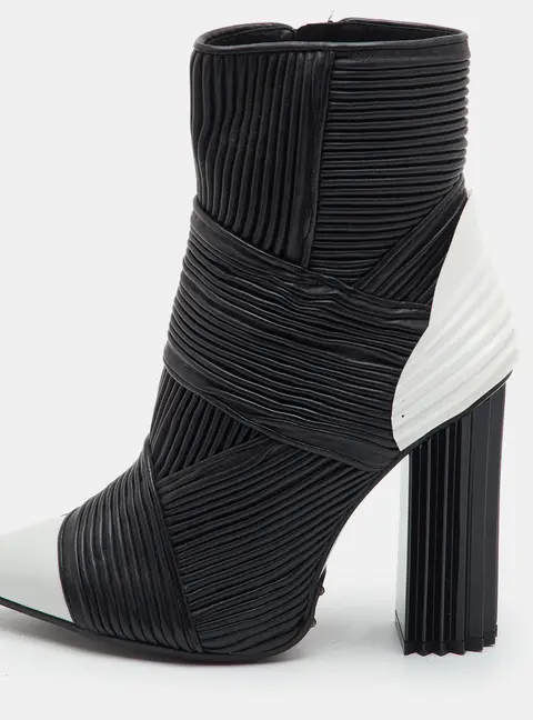 Balmain Fall Ribbed Moto Size 37 Black/White Leather Pointed Toe Ankle Length Boots