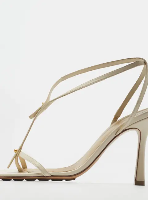 Bottega Veneta Stretch Size 37 Cream Leather T-Strap Slingback Sandals
