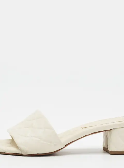 Bottega Veneta Size 39 White Quilted Leather Block Heel Slide Sandals