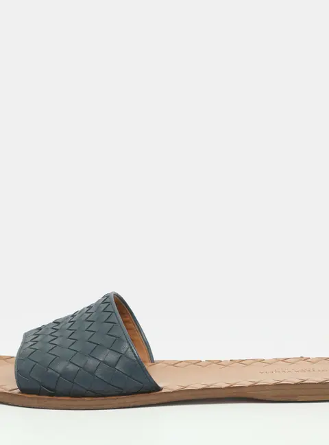 Bottega Veneta Ravello Size 39 Navy Blue Intrecciato Leather Flat Sandals