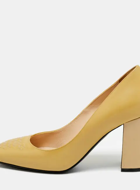 Bottega Veneta Size 35 Beige Patent Leather Intrecciato Detail Block Heel Pumps