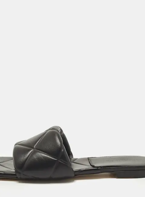 Bottega Veneta Lido Size 40 Black Quilted Leather Flat Sandals