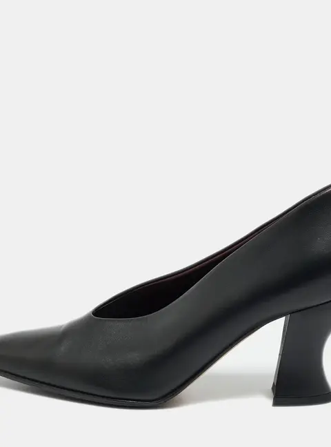 Bottega Veneta Veneta Size 37 Black Leather Pointed Toe Pumps
