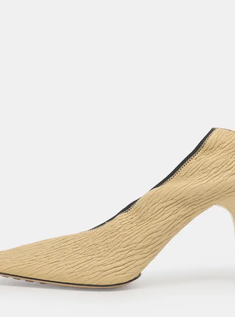 Bottega Veneta Sharpei Size 39 Yellow Leather Scrunch Pumps