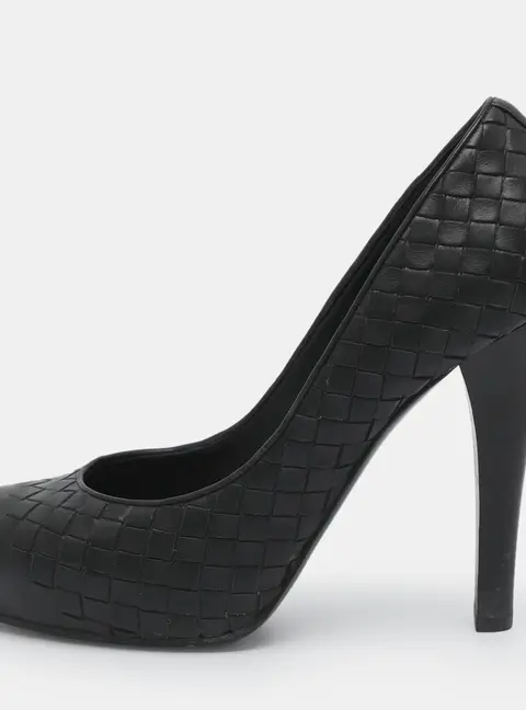 Bottega Veneta Size 39.5 Black Intrecciato Leather Pumps